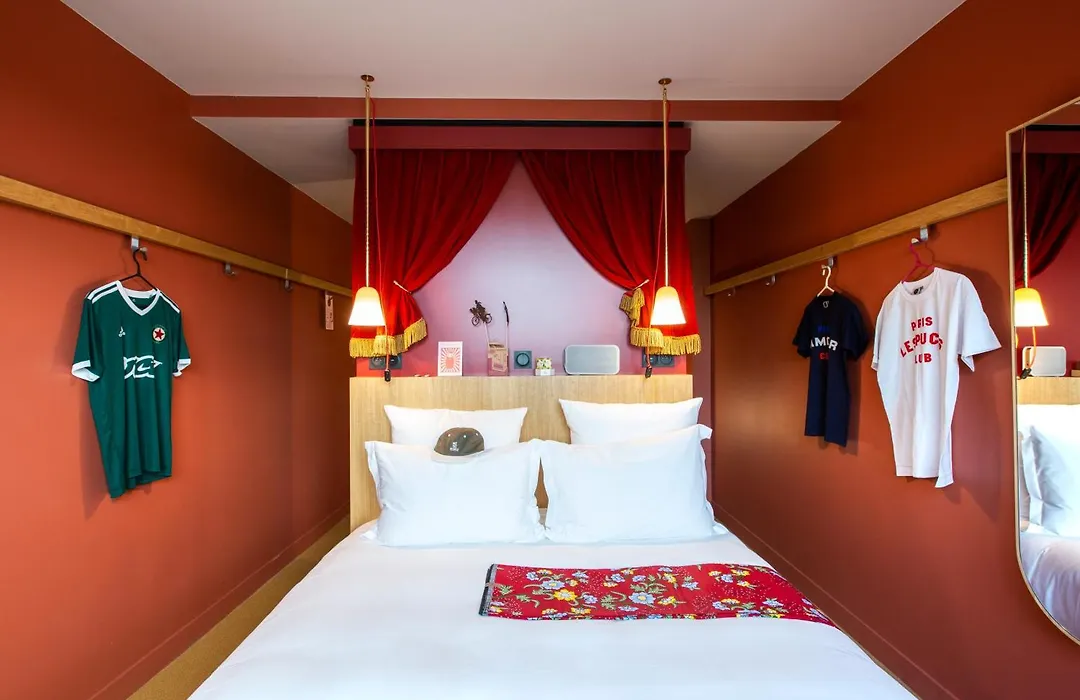 Mob Hotel Paris Les Puces-1