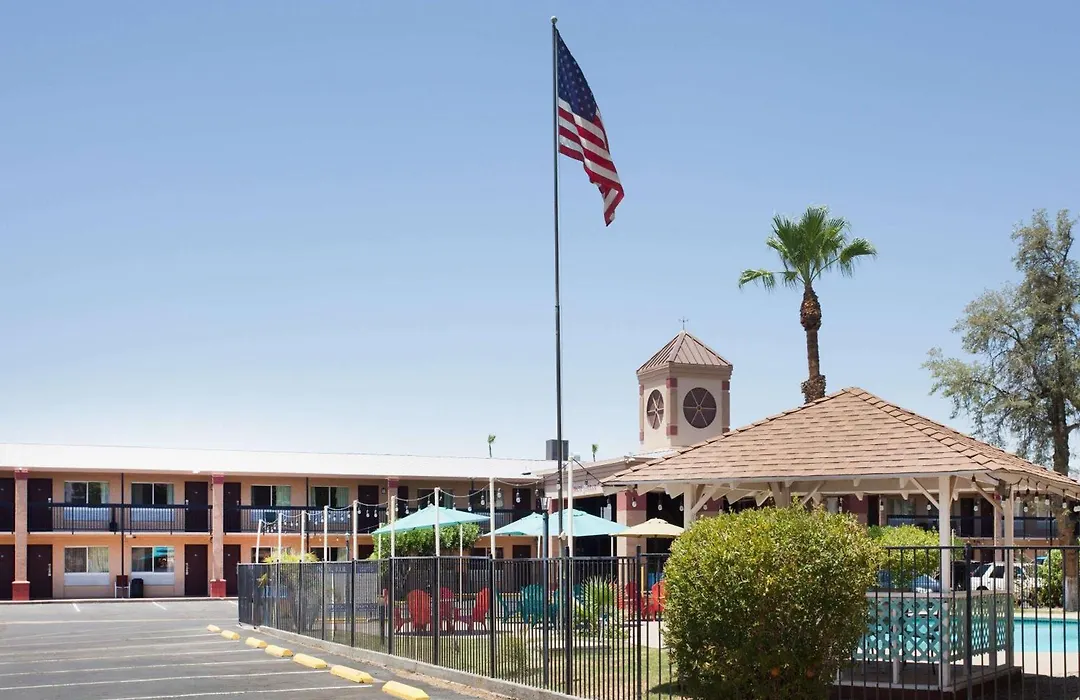 Howard Johnson By Wyndham Yuma-1