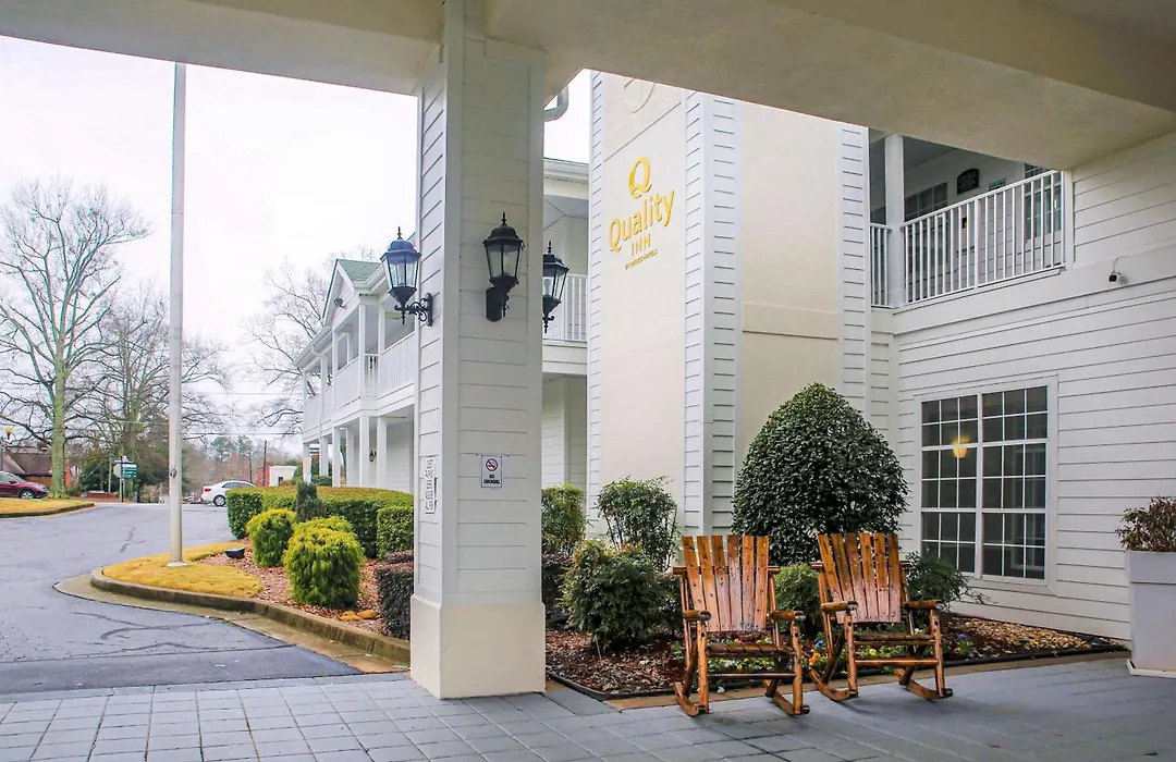 Quality Inn Fayetteville Near Historic Downtown Square-1