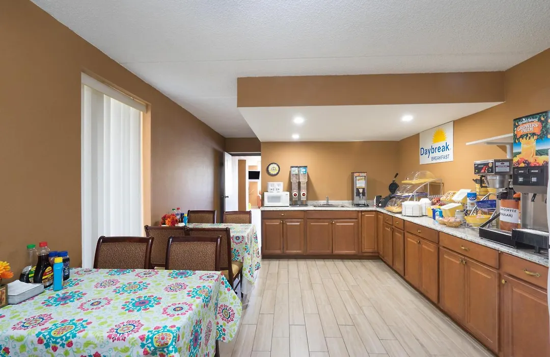 Days Inn By Wyndham Hurricane Mills-1
