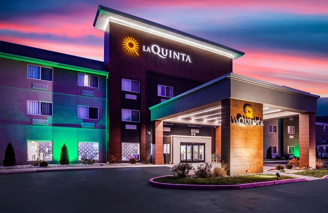 La Quinta Inn And Suites By Wyndham Elkhart-1