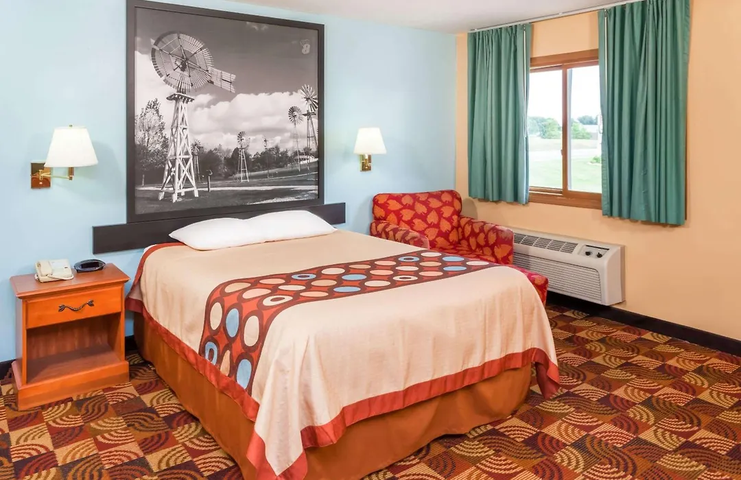 Super 8 By Wyndham Shipshewana-1