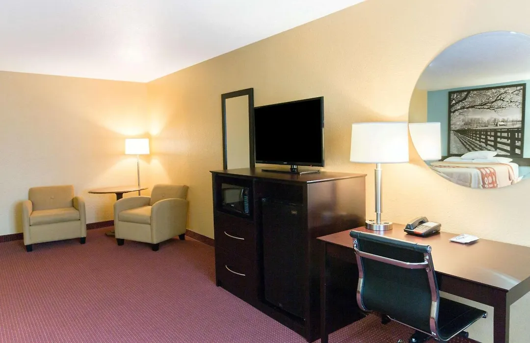 Super 8 By Wyndham Richmond-1