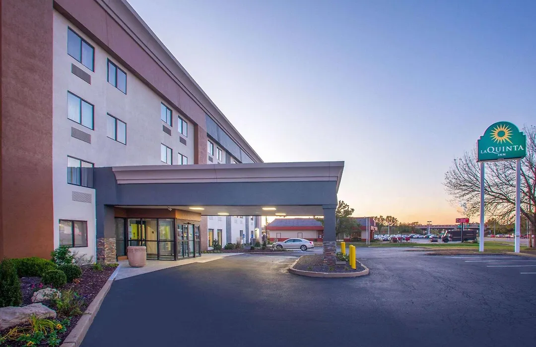 La Quinta Inn & Suites By Wyndham St Louis Hazelwood North-1