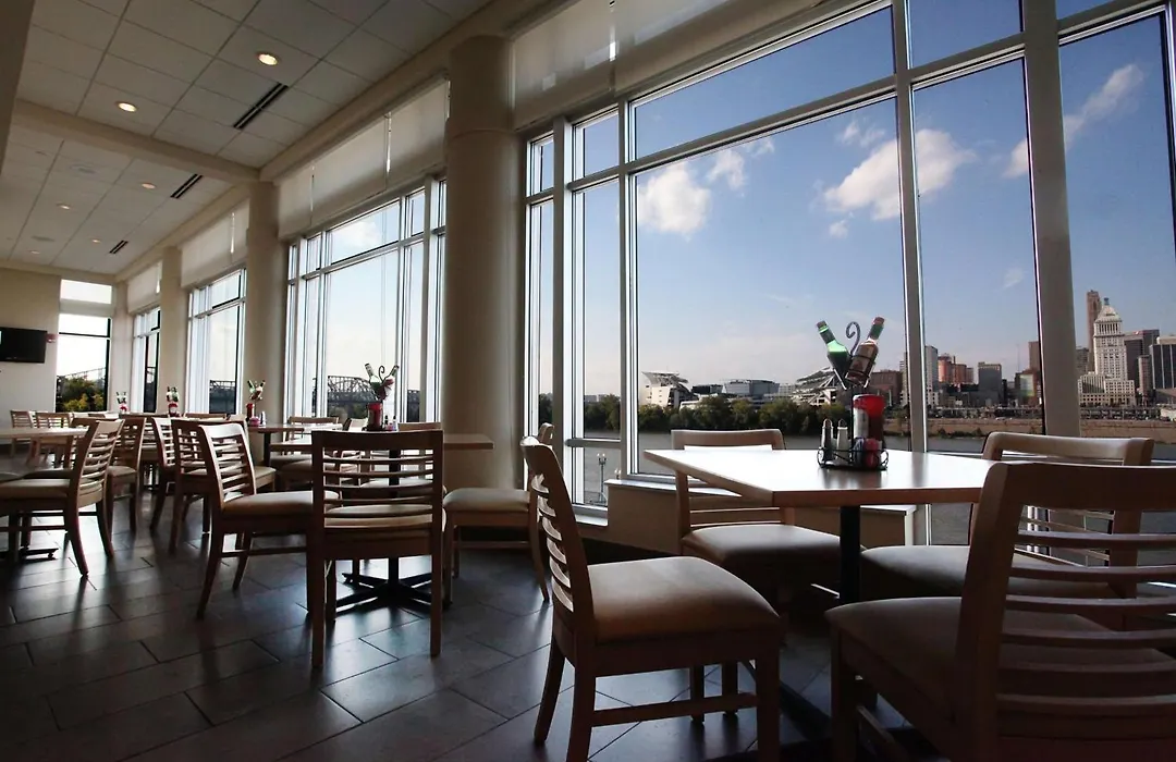 Embassy Suites Cincinnati - Rivercenter-1