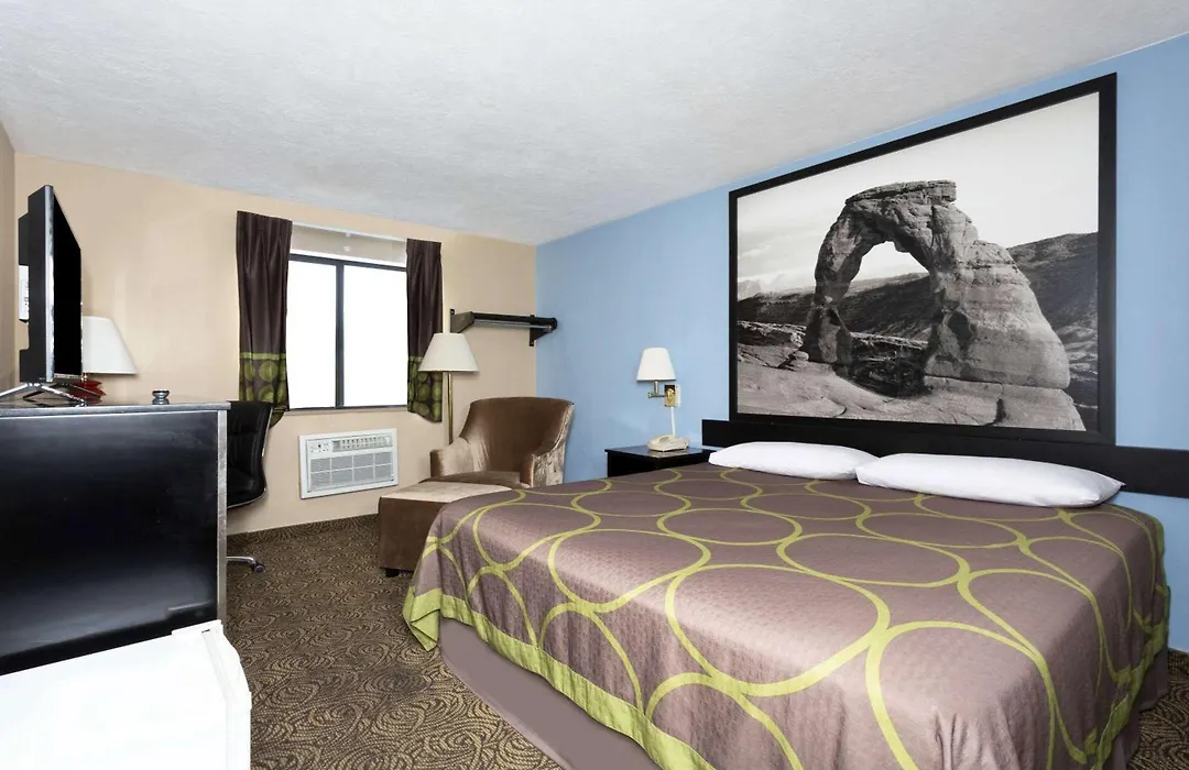 Super 8 By Wyndham Logan-1