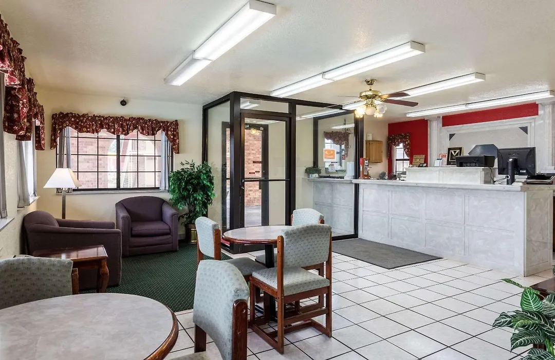 Econo Lodge & Suites Brinkley-1