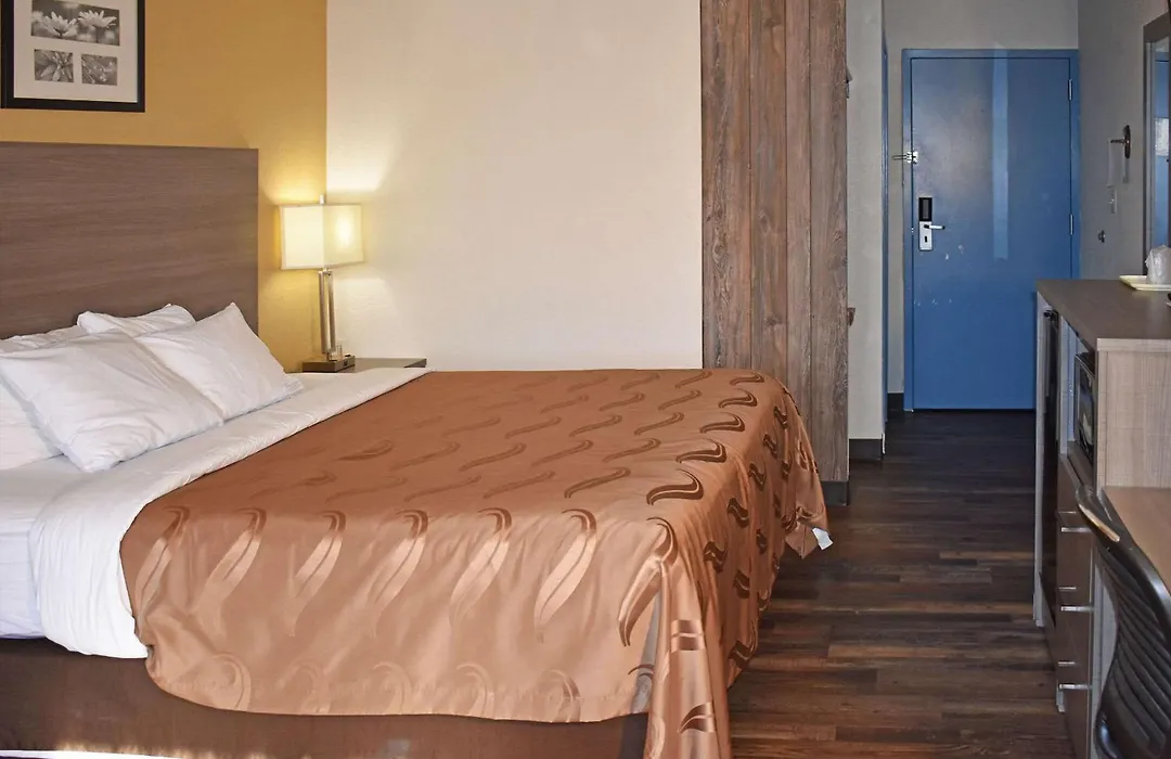 Quality Inn & Suites Kearneysville - Martinsburg-1