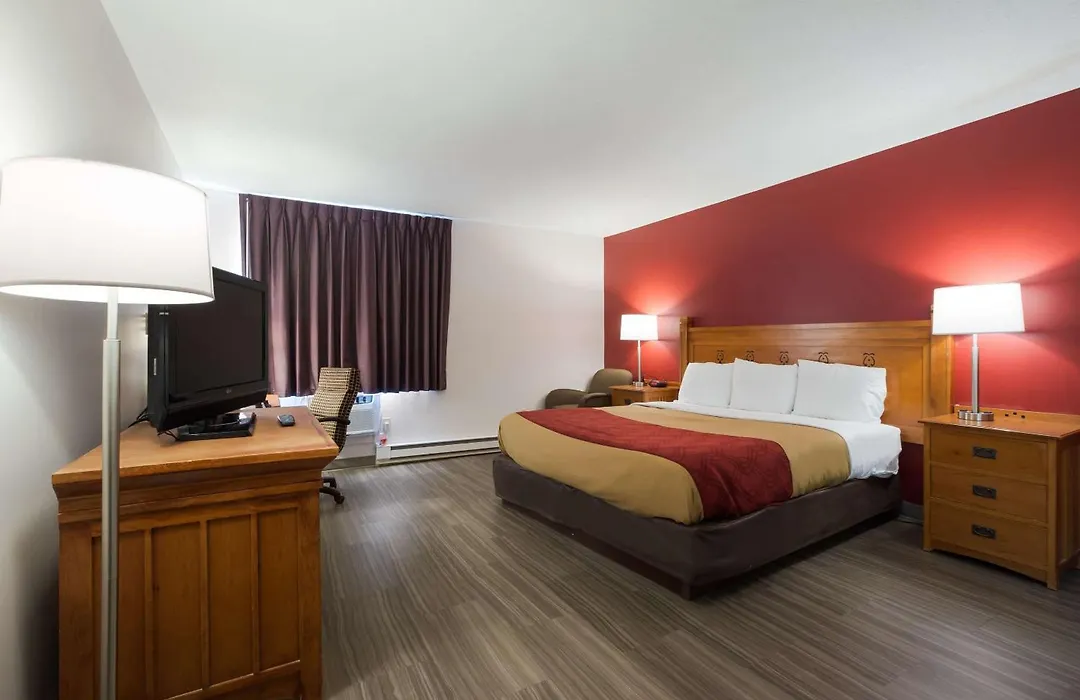 Econo Lodge Inn & Suites Escanaba North-1