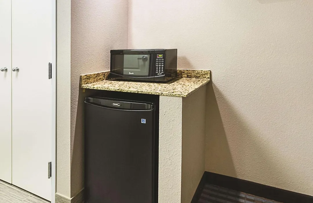 La Quinta Inn & Suites Casino And Bar By Wyndham Glendive-1