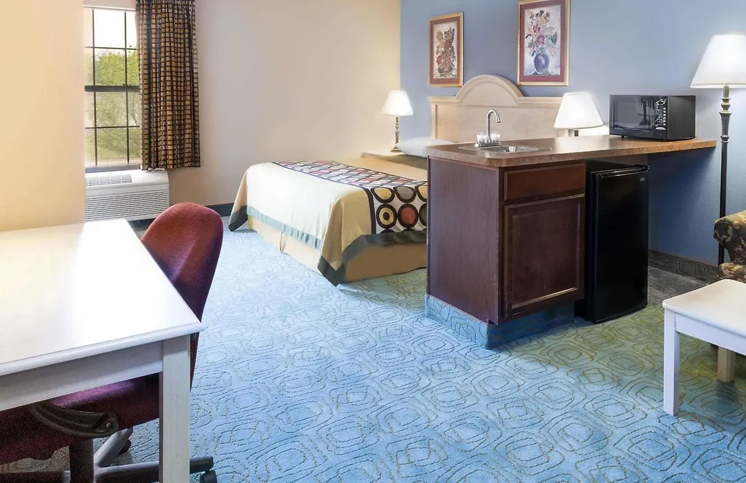 Super 8 By Wyndham Freeport-1