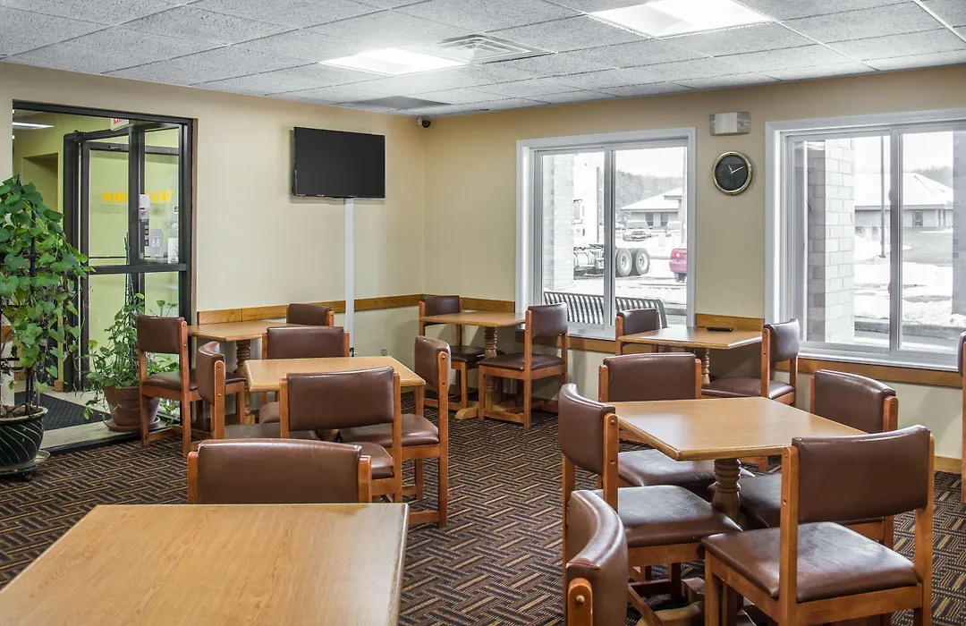 Econo Lodge-1