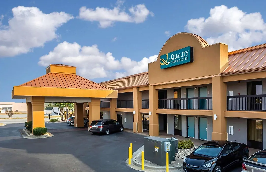 Quality Inn & Suites Near Robins Air Force Base-1
