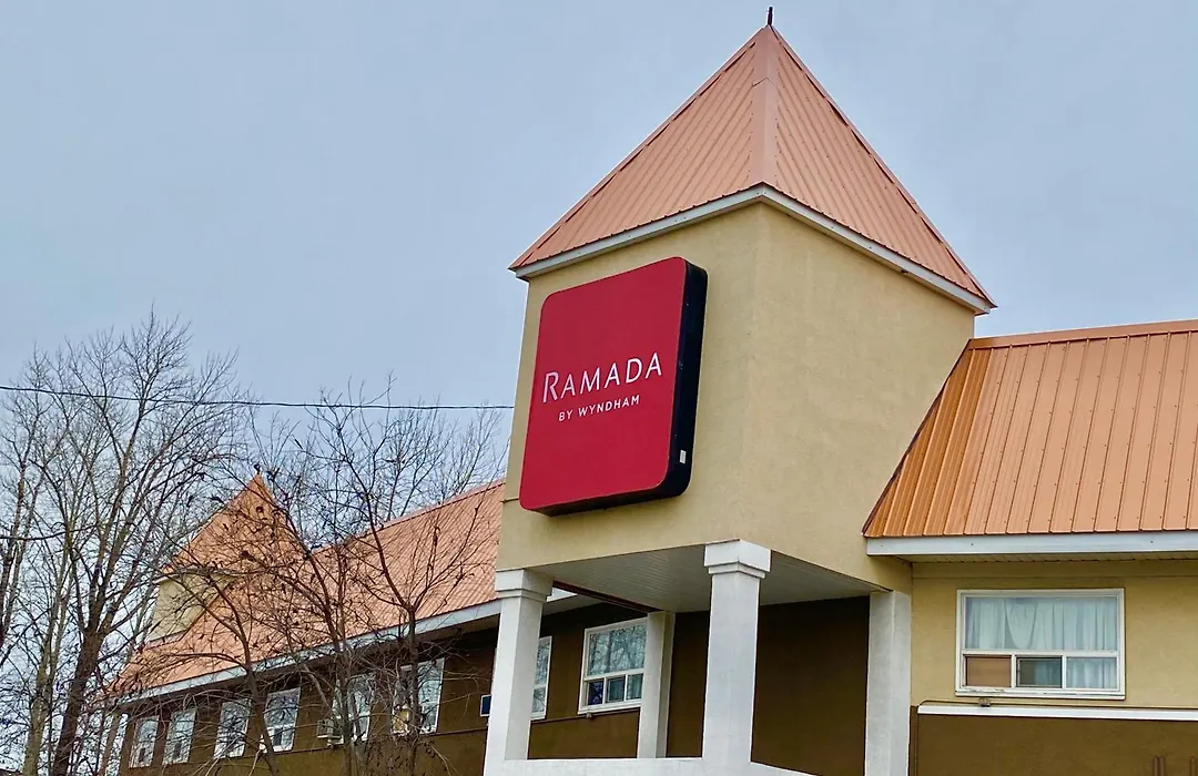 Ramada By Wyndham Whitecourt-1