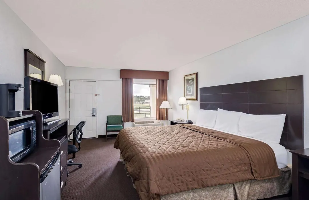 Travelodge By Wyndham Ozona-1