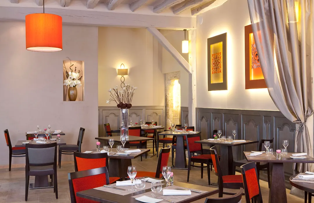 Hôtel Aux Vieux Remparts, The Originals Relais-1