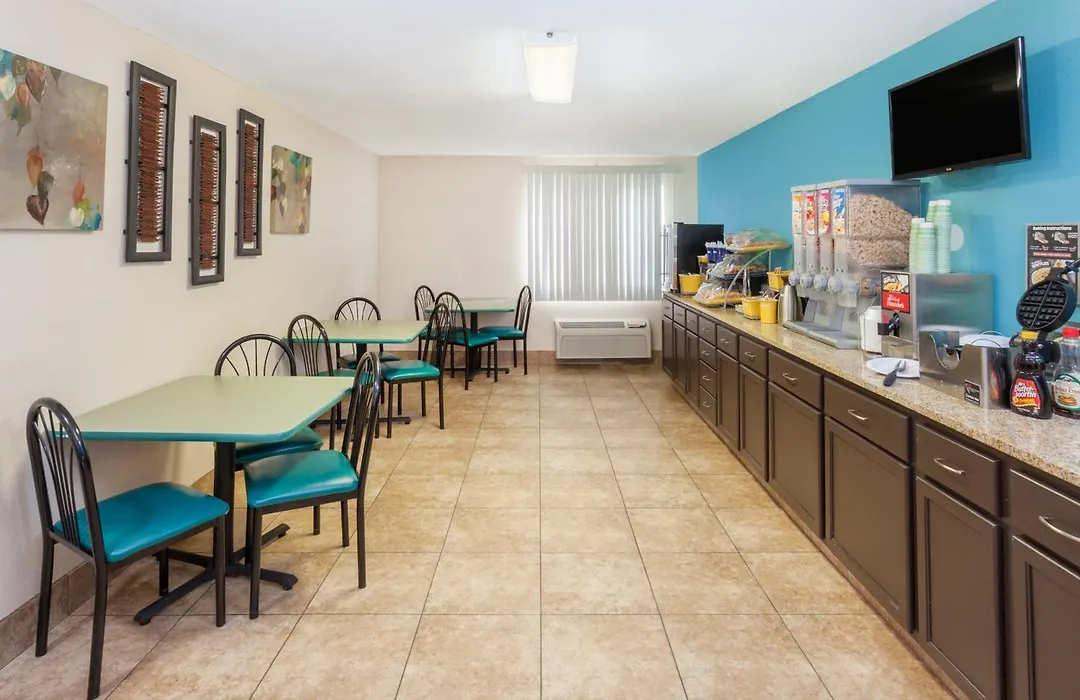 Days Inn By Wyndham Charleston-1