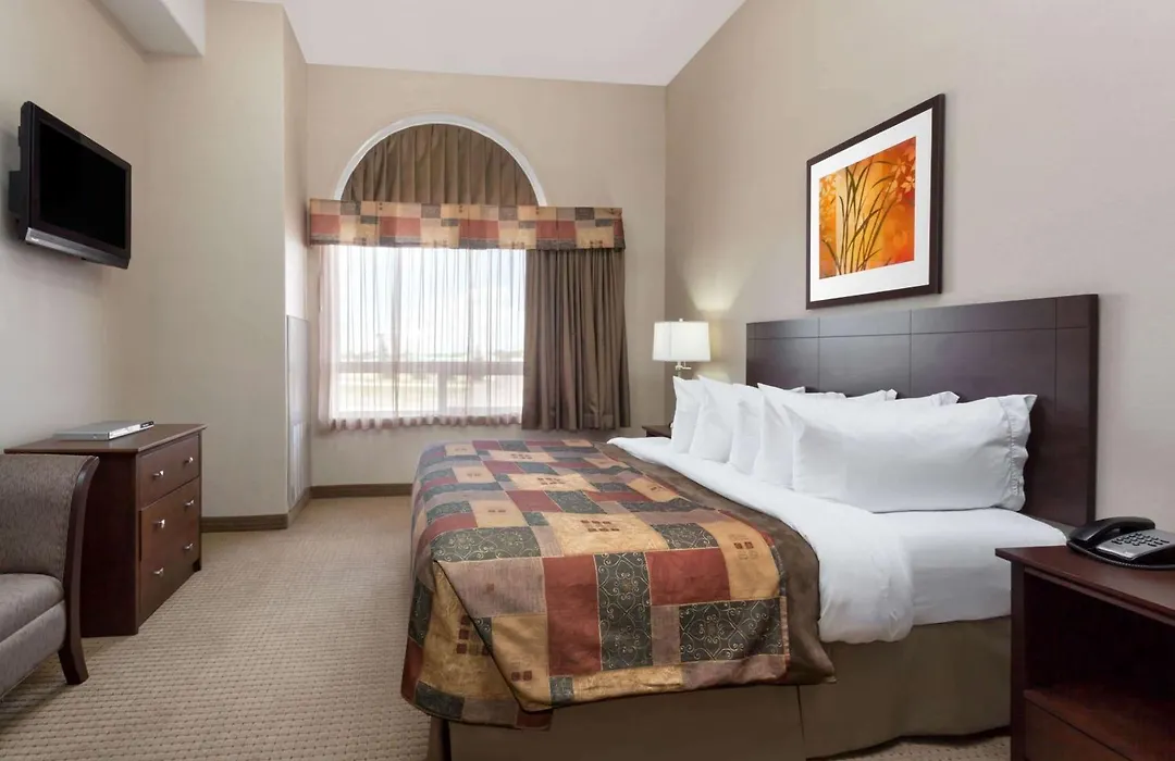 Ramada By Wyndham Weyburn-1