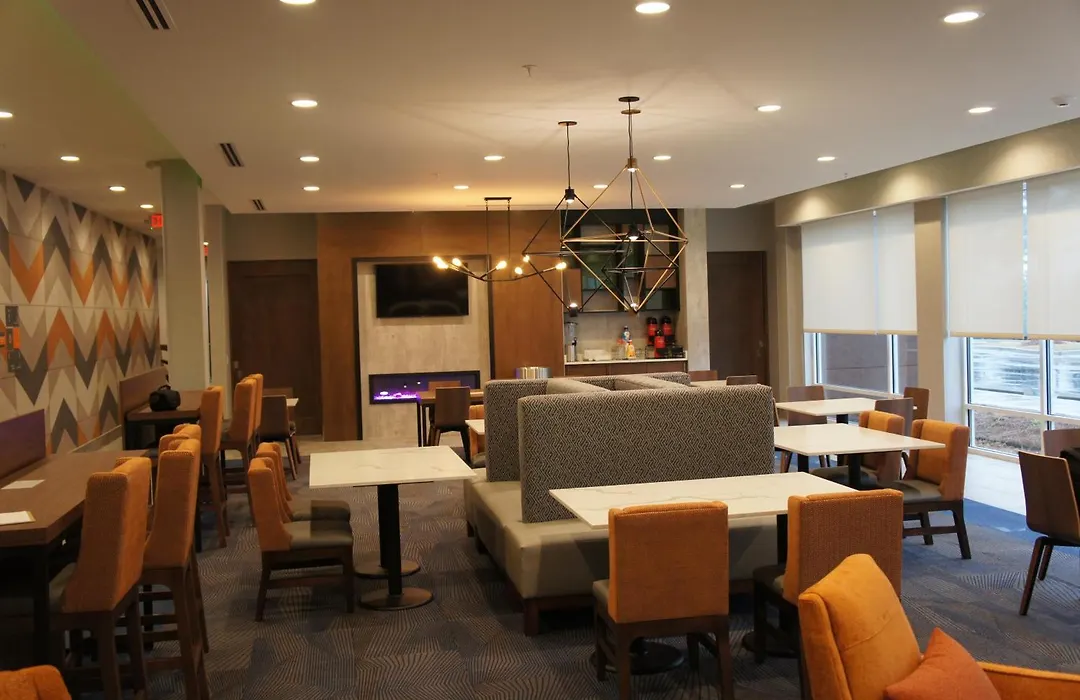 La Quinta Inn & Suites By Wyndham Oxford-1