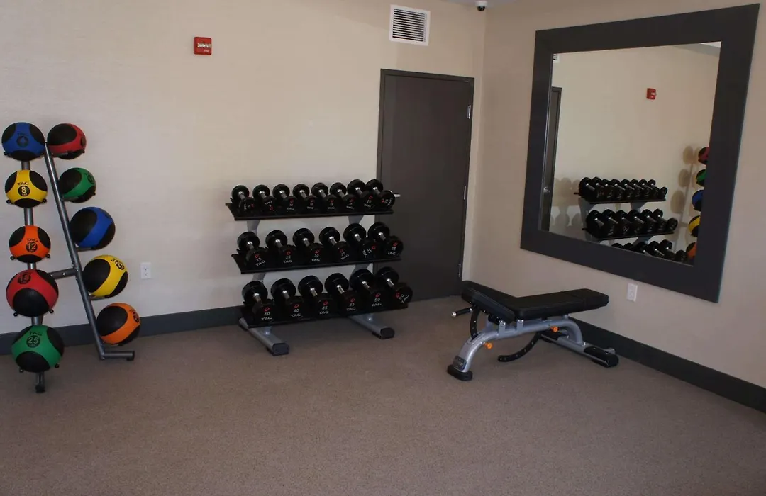 La Quinta Inn And Suites By Wyndham Bloomington-1