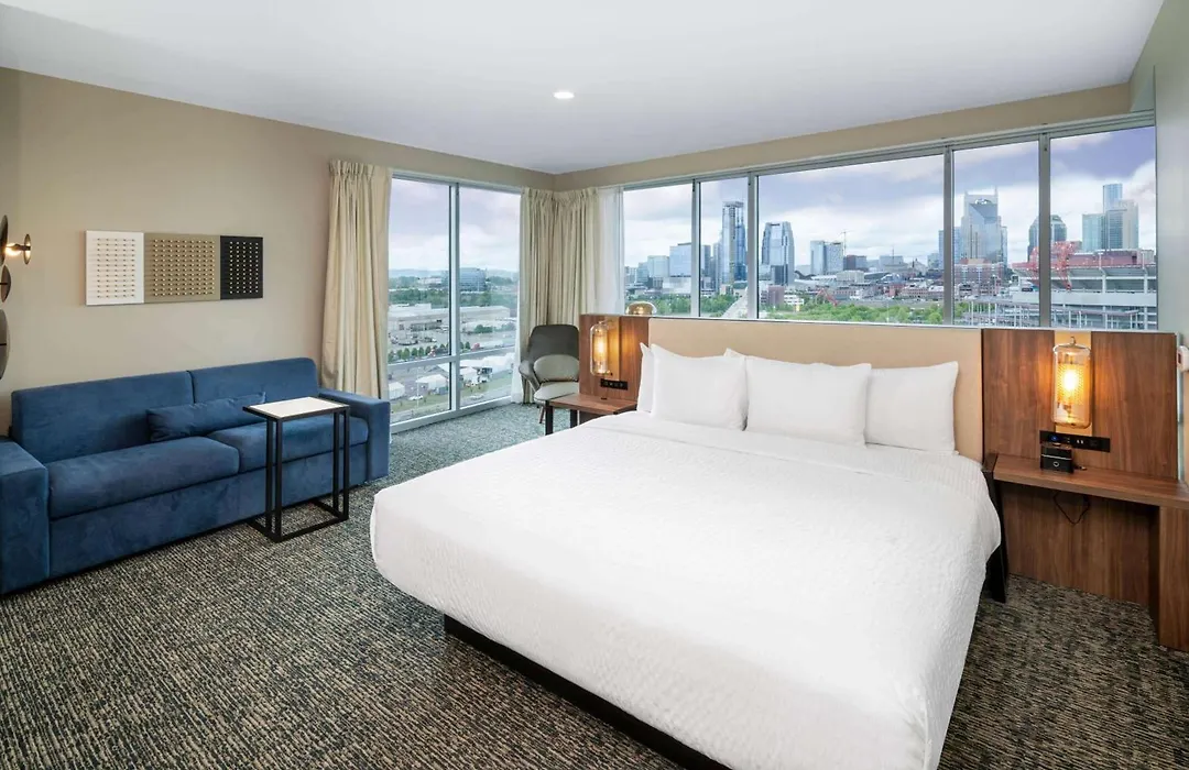 La Quinta Inn & Suites By Wyndham Nashville Downtown Stadium-1