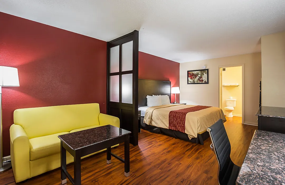 Red Roof Inn & Suites Scottsboro-1