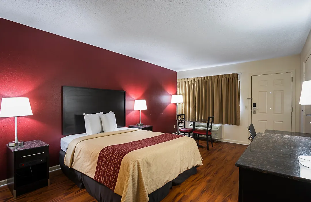 Red Roof Inn & Suites Scottsboro-1