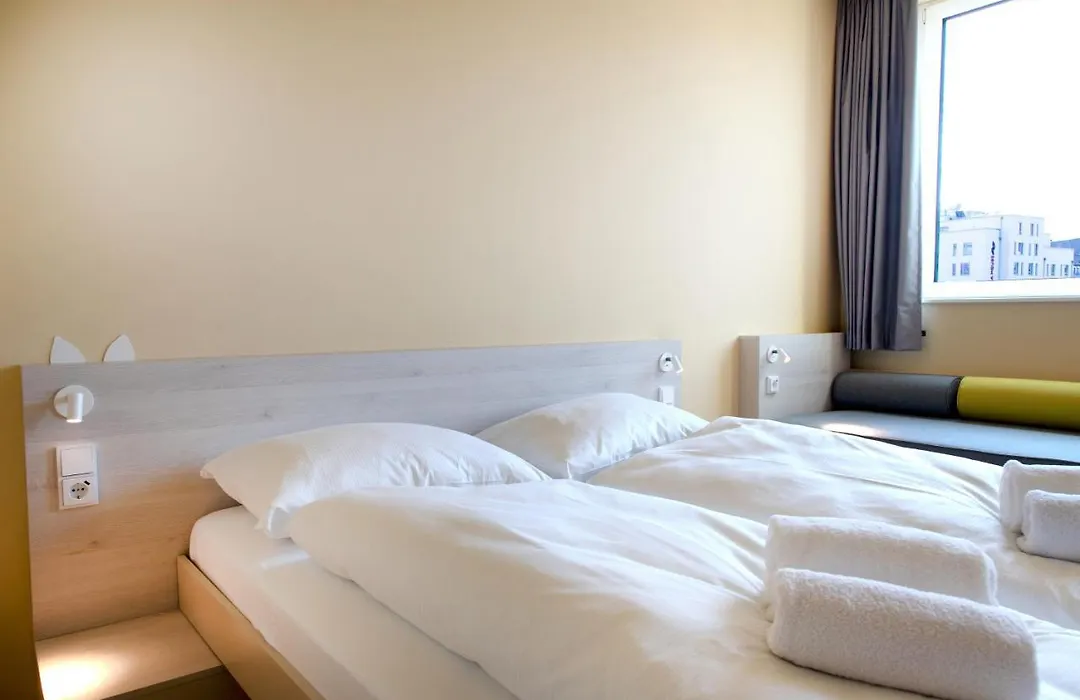 Meininger Hotel Bremen Hauptbahnhof-1