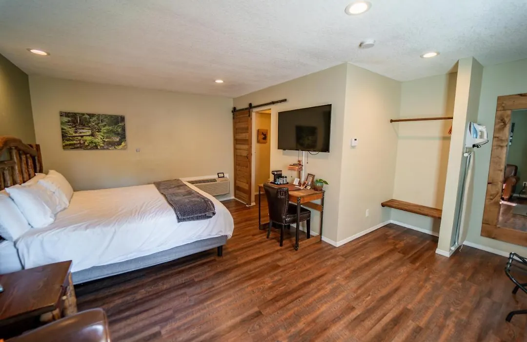 Evergreen Motel-1