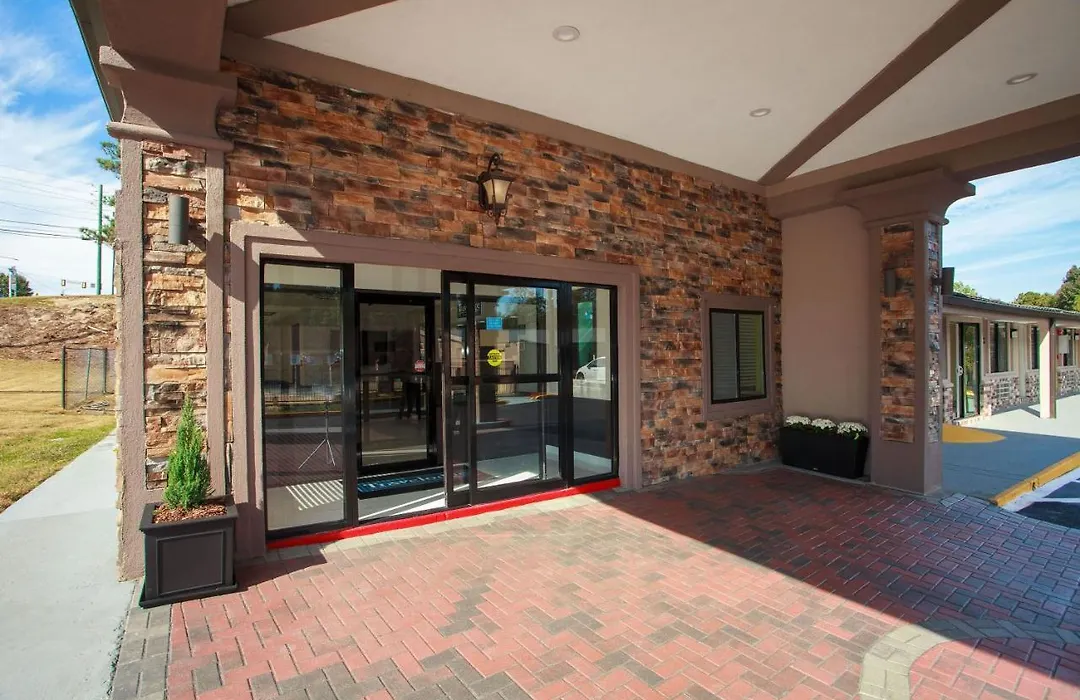 Travelodge By Wyndham Macon West-1