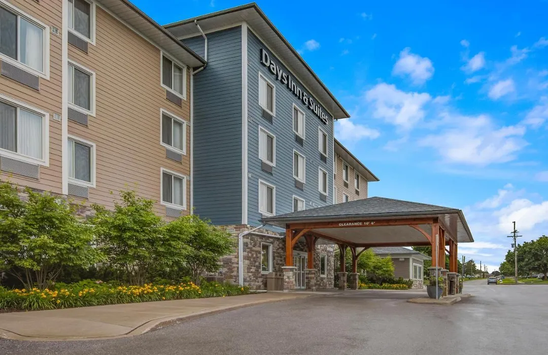 Days Inn & Suites By Wyndham Lindsay-1