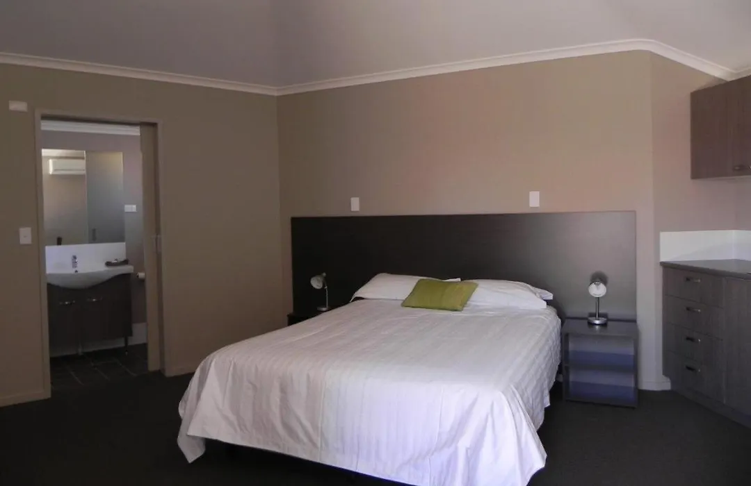 Bluestone Motor Inn-1