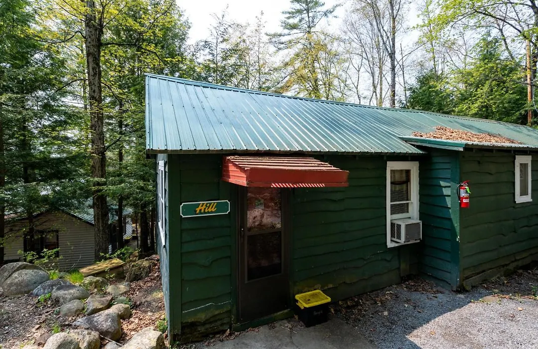 Hide-A-Way Waterfront Cottages-1
