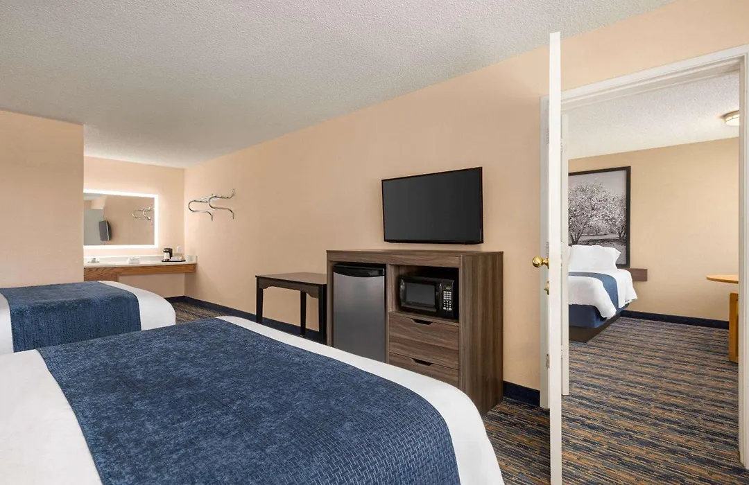 Super 8 By Wyndham Lindsay Olive Tree-1