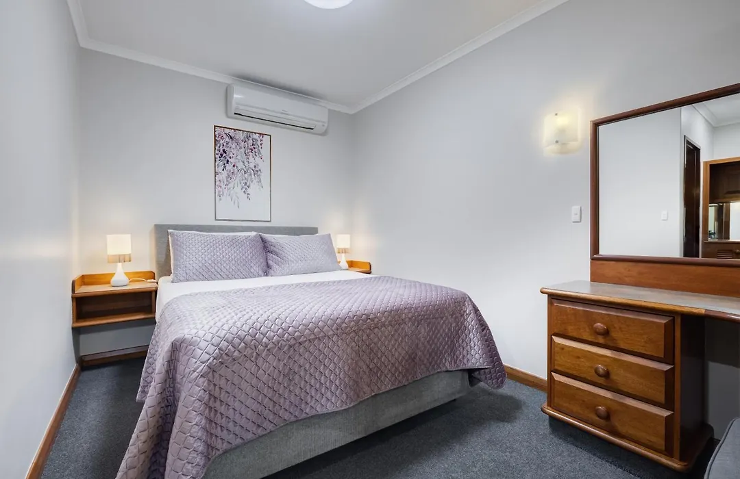 Adelaide Inn-1