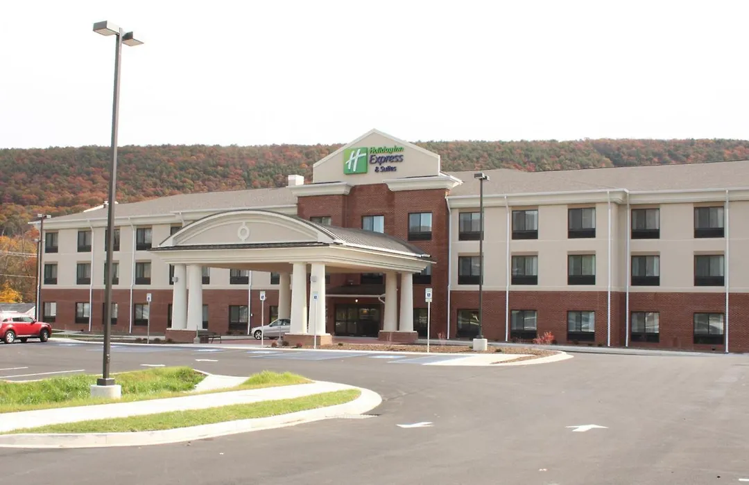 Holiday Inn Express & Suites Cumberland - La Vale By Ihg-1