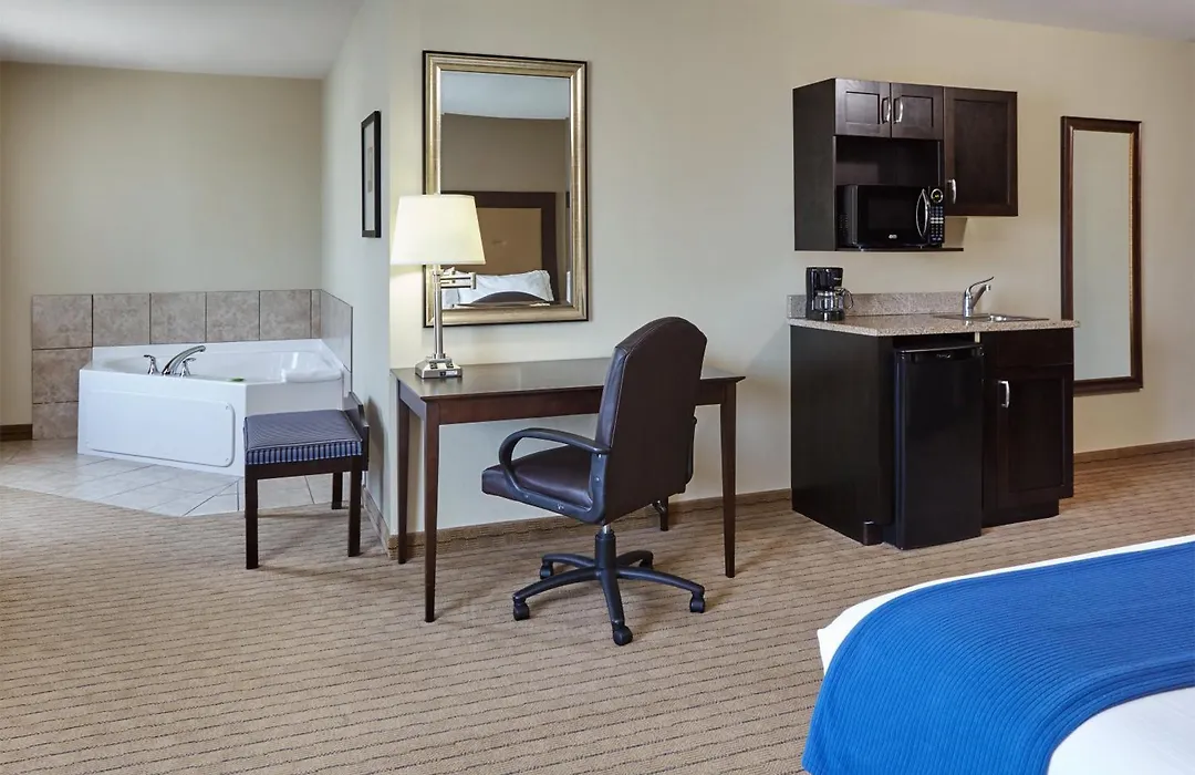 Holiday Inn Express & Suites Madison-Verona By Ihg-1