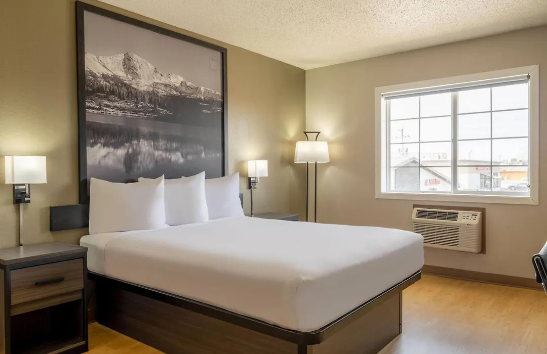 Super 8 By Wyndham Clinton-1