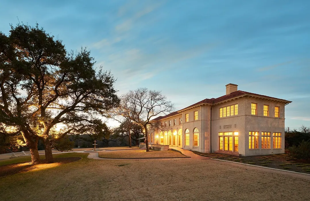Commodore Perry Estate, Auberge Collection-1