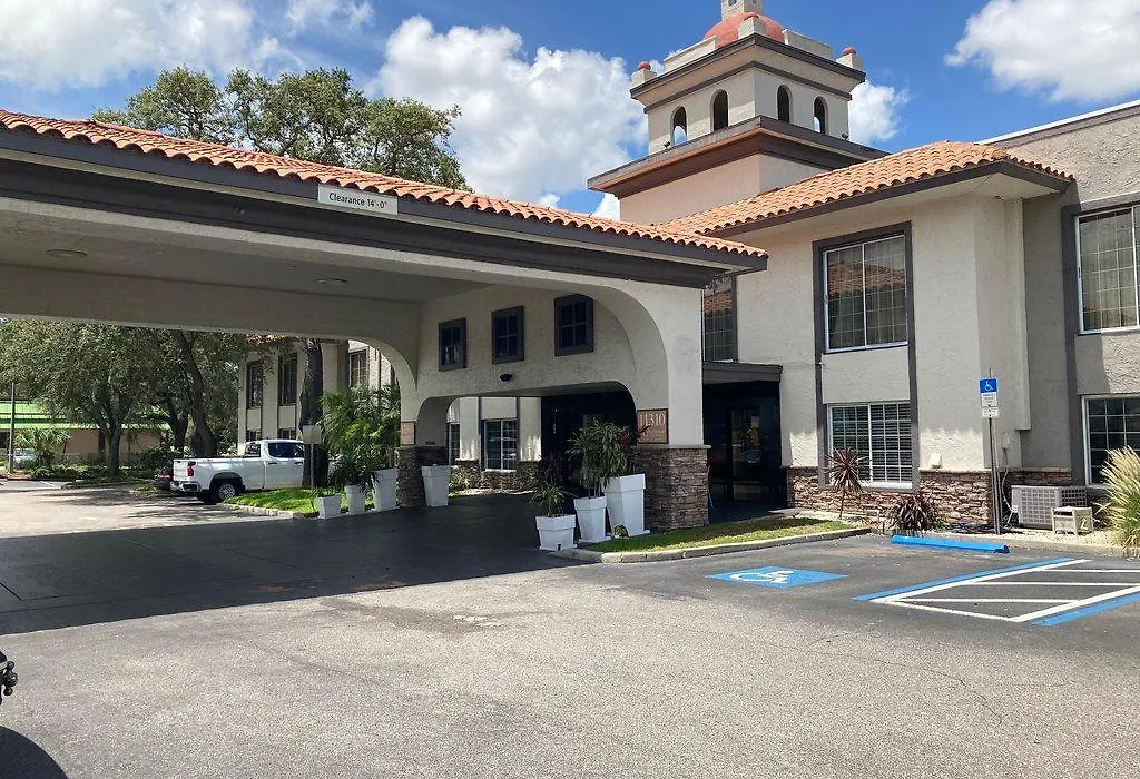 Red Roof Plus+ & Suites Tampa-1