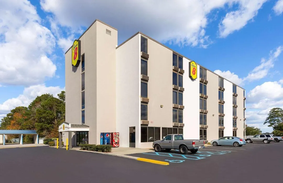 Super 8 By Wyndham Myrtle Beach/Market Common Area-1