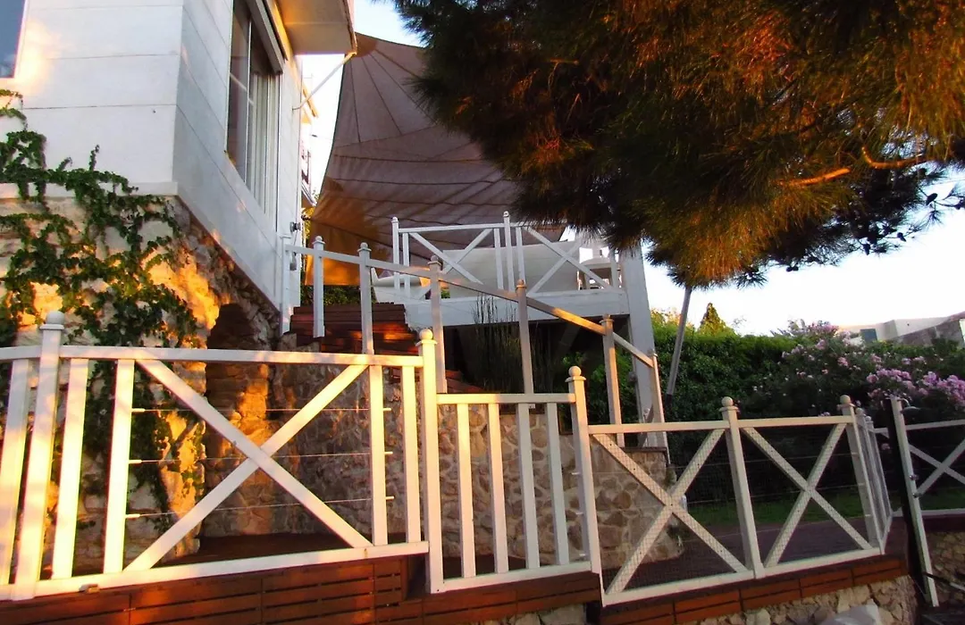 La LUNA - VILLA D'ARCHITECTE B&B VUE MER ET JACUZZI-1