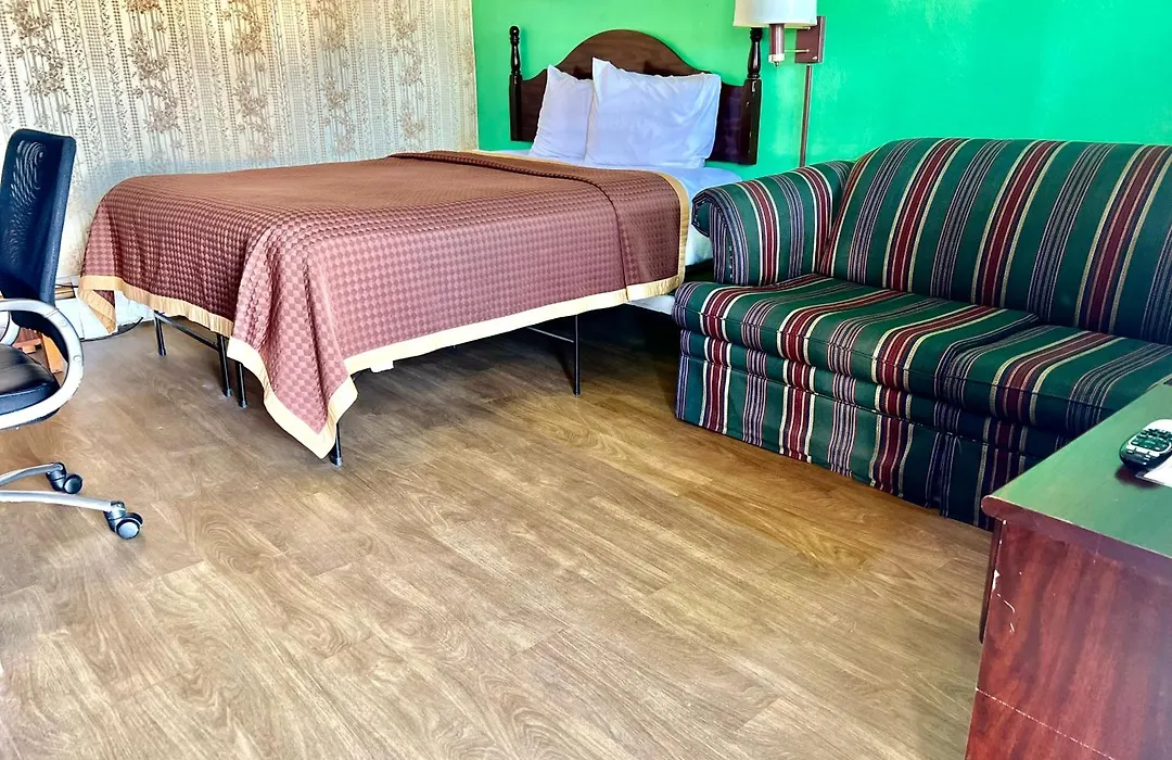 Travelers Inn Olney-1