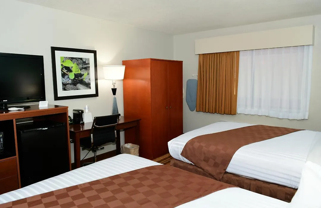 Rock Island Inn & Suites Marshalltown-1