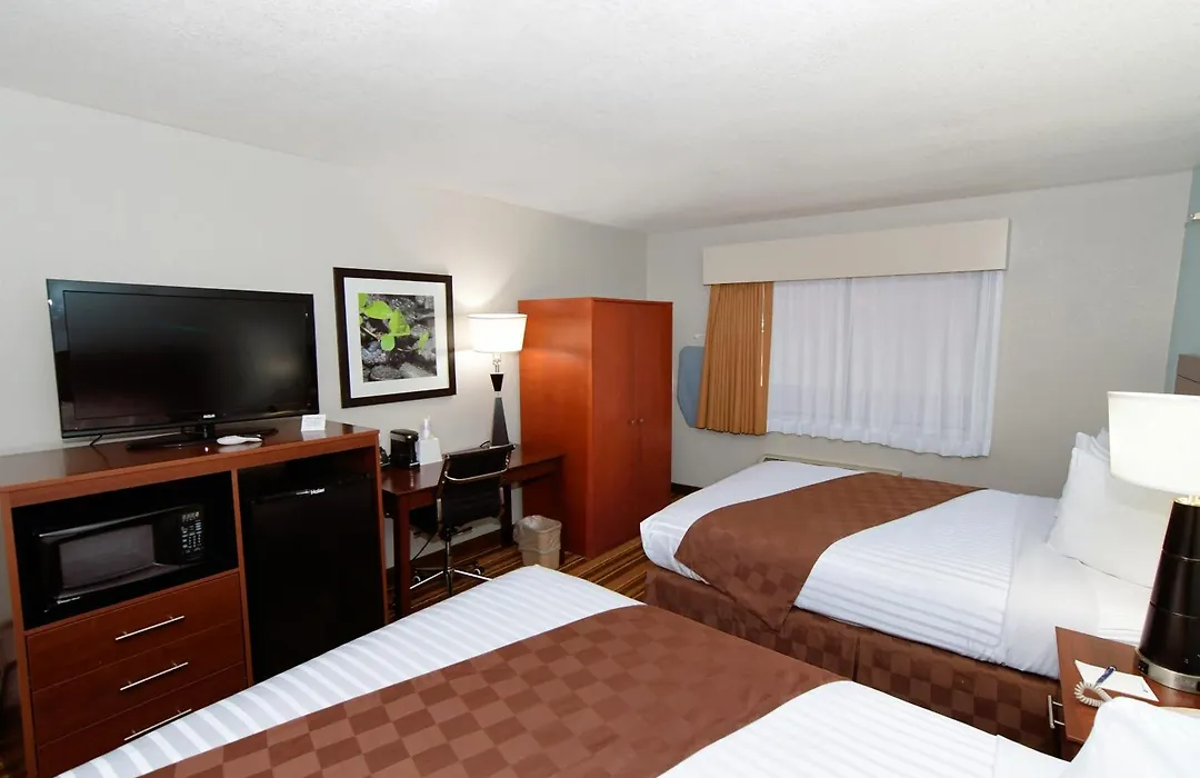 Rock Island Inn & Suites Marshalltown-1