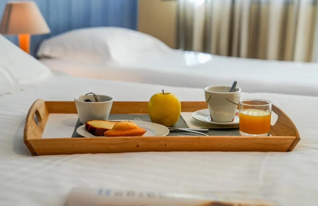 Hotel Le Pavillon Bleu-1