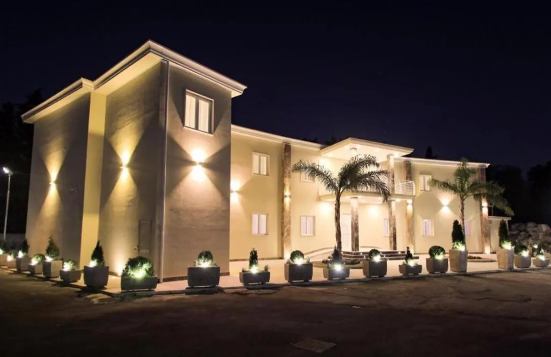 Hotel Holiday-1