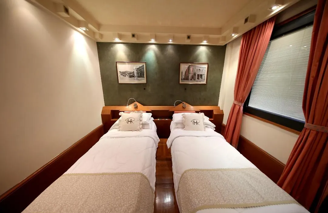 Hr Hotel-1