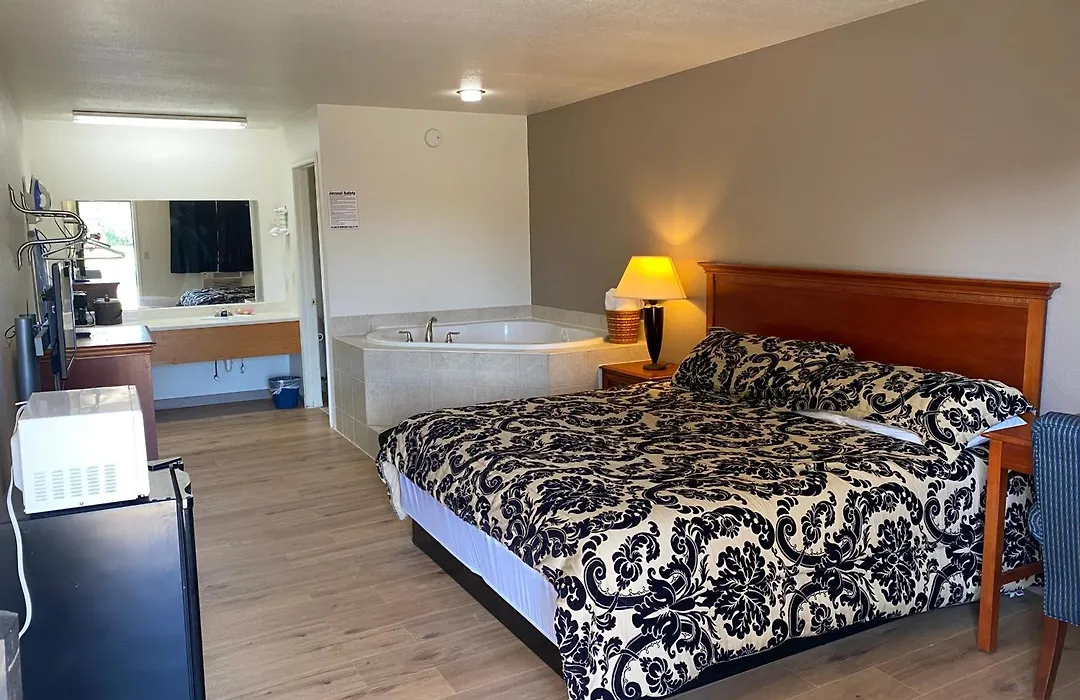 Brass Door Motel-1