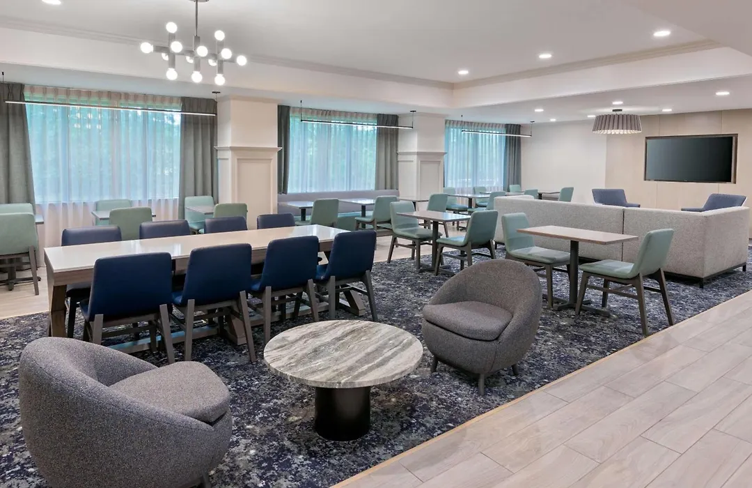 Hampton Inn Hartford Airport-1